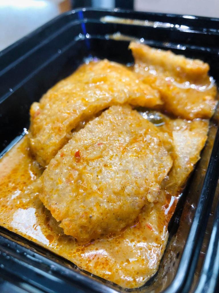 Curry Pork Rinds (咖喱豬皮) · Spicy.