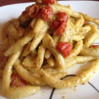 Fusilli al Pistacchio · Long pasta with pistachio, garlic and extra virgin olive oil.