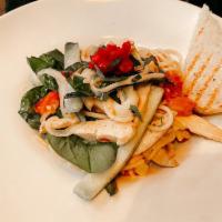 Fettuccini Alfredo Lunch · Chicken breast, bacon, plum tomatoes, sauteed baby spinach, and roasted garlic cream sauce.