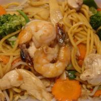 N11. Thai Lo Mein Noodles · Pan fried yellow noodles with chicken, shrimp mushroom, carrot, bamboo, bean sprouts and bro...