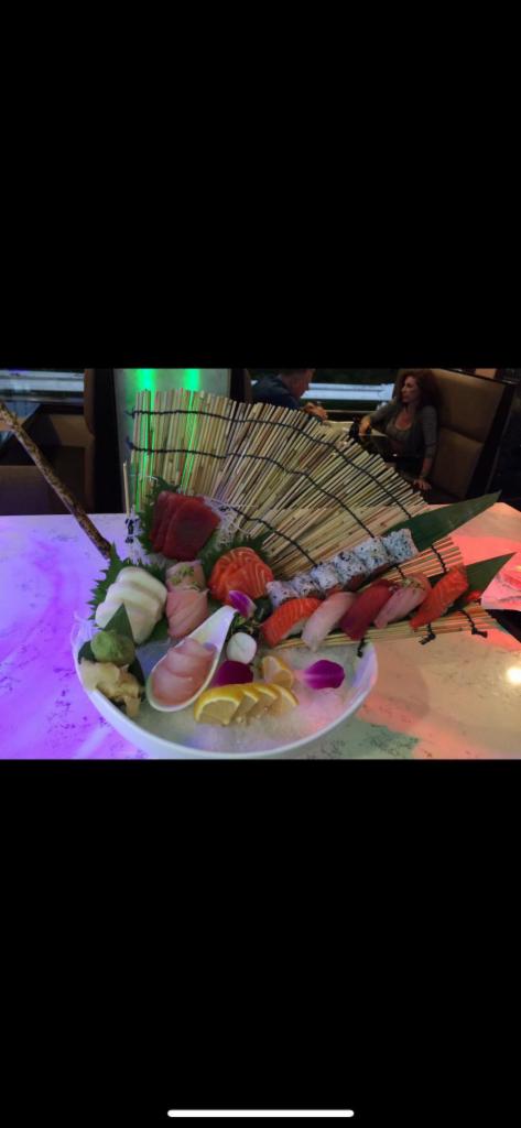 Ocean Sashimi · 18 pieces of sashimi.