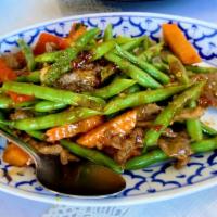 String Beans · Choice of meat sauteed with green beans, garlic sauce and bell peppers.