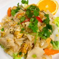 Guay Tiew Kua Gai · Pan-fried flat noodles with crispy chicken and egg served with vegetable.
