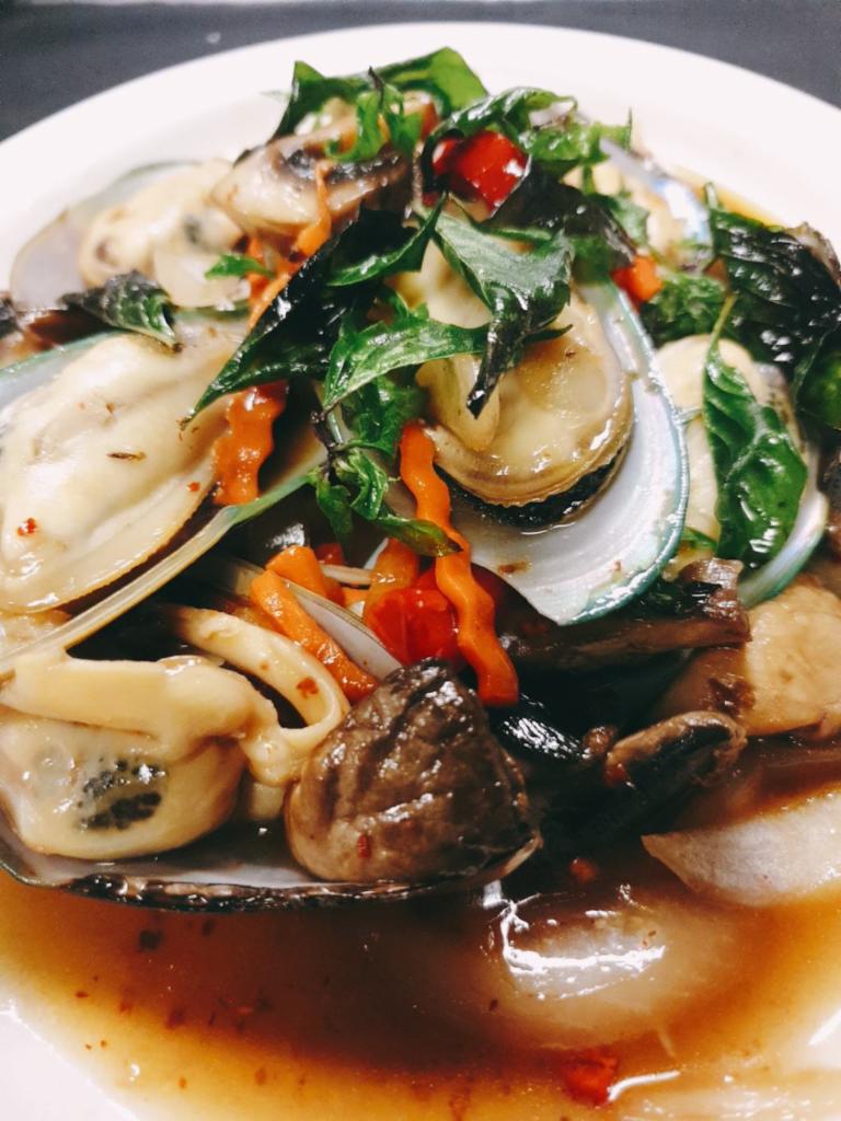 Spicy Mussels · Thai style. Delicious green mussels, sauteed in spicy garlic with basil, mushrooms, onions, bell peppers, carrots.