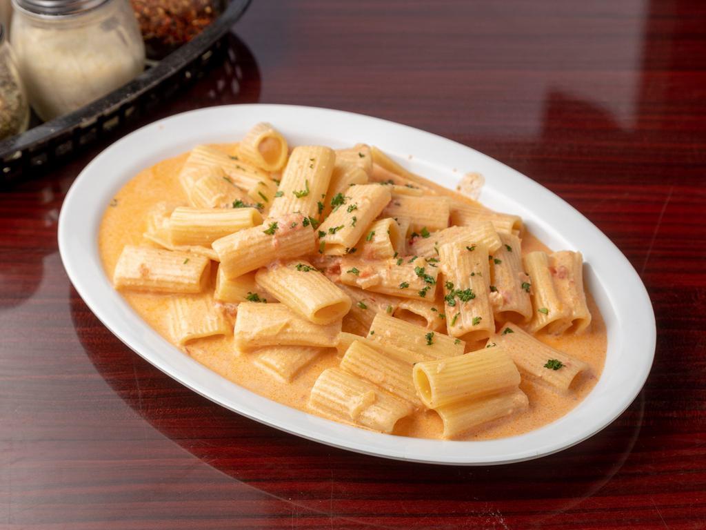 Pasta ala Vodka · Choice of pasta with Vodka sauce, served with bread