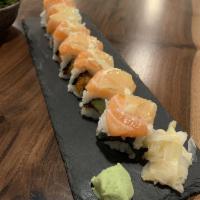 49ers Roll · Tobiko, avocado topped with sliced lemon and salmon.