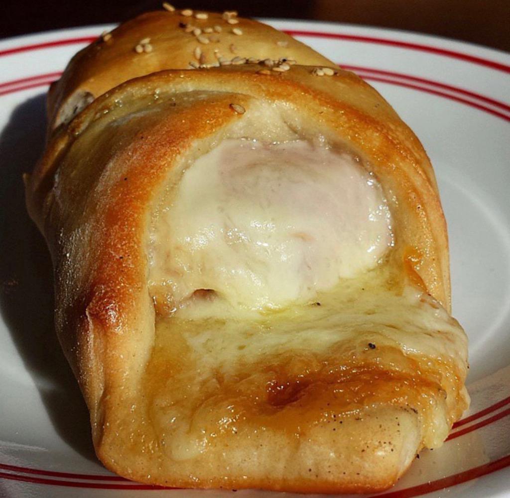 Chicken Roll · Our pizza roll filled with chicken, ham and mozzarella.