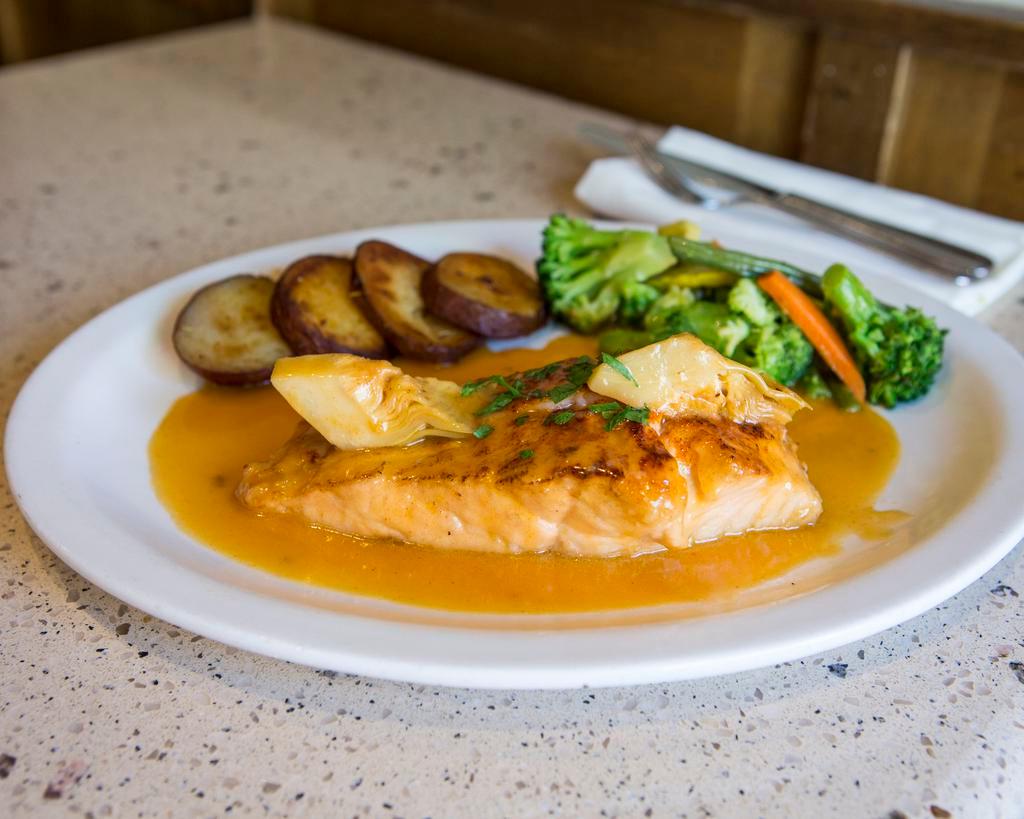 Salmone · Broiled salmon with lemon, white wine and artichoke hearts. Served with potato and vegetable of the day.
