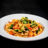 Fettuccini Del'Orto · Sauteed vegetables with a choice of sauce. Served with shaved Parmesan cheese. 