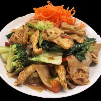 Pad See Eew Noodle · Wide flat rice noodles tossed with broccoli bok choy, carrots and eggs in Thai brown sauce. ...
