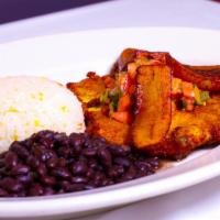 Milanesa de Pollo · Fried breaded breast of chicken with black beans, fried plantains and pico de gallo.