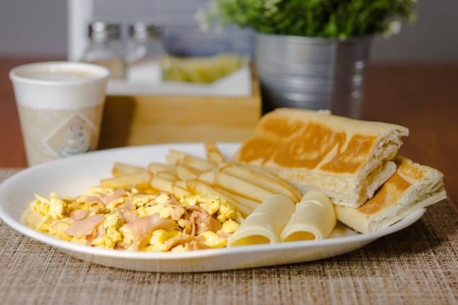Desayuno Especial · Huevos revueltos o fritos o tortilla, jamon, queso suizo o americano, tostada con mantequilla, papa fritas, cafe con leche 8 oz.