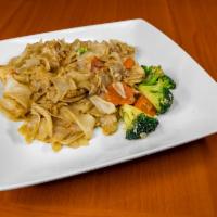 N2. Sweet Soy Sauce Noodle · Choice of meat stir-fried with flat rice noodle, eggs, broccoli, carrots and sweet brown sau...