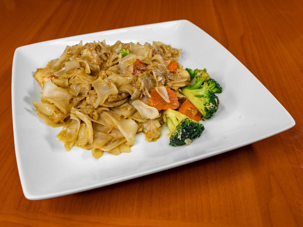 N2. Sweet Soy Sauce Noodle · Choice of meat stir-fried with flat rice noodle, eggs, broccoli, carrots and sweet brown sauce.