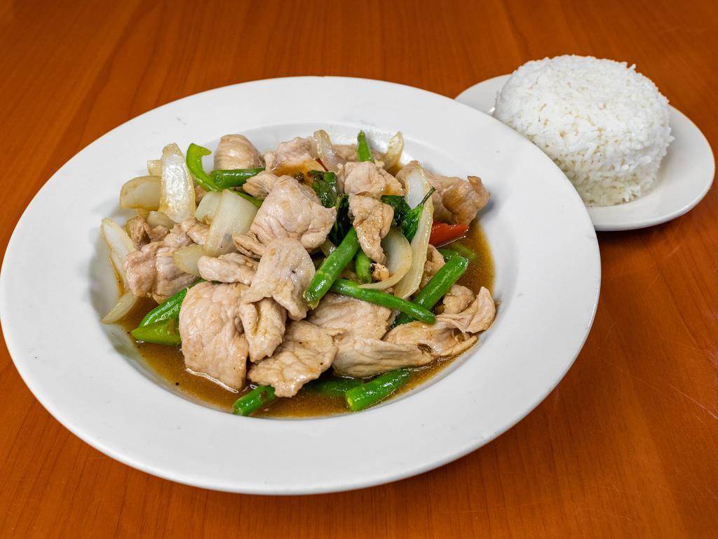 SF4. Basil Stir-Fried · Choice of meat stir-fried with basil leaves, green beans, bell peppers, onions and chili.
