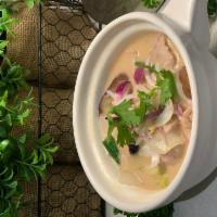 white curry · bean paste with coconut milk , onion , red onion ,eggplant , bell pepper , lime leaf 