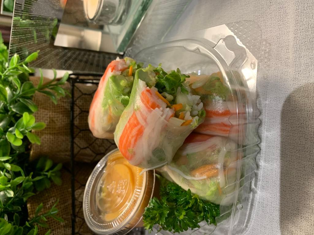 California fresh roll · imitation crab , avocados , cucumber , mix vegetable , vermicelli noodle in rice paper wrap come with spicy mayo sauce