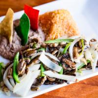 Carne con Champinones · 10 oz. marinated grilled skirt steak topped with fresh sauteed mushrooms, onions, jalapenos,...