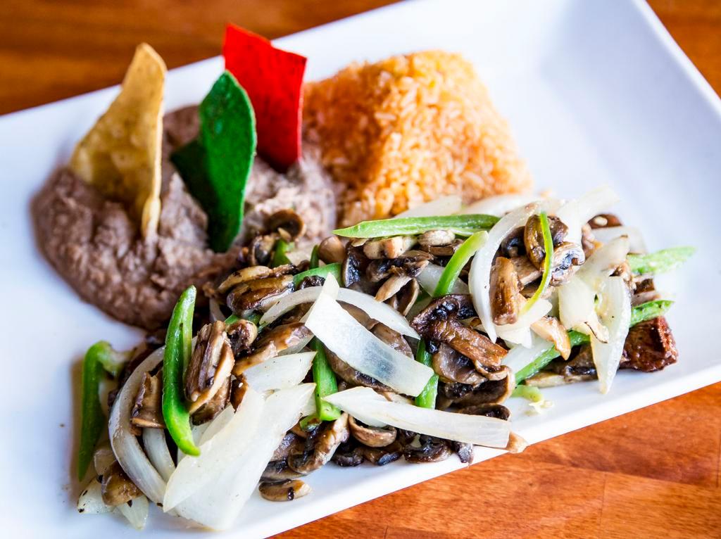 Carne con Champinones · 10 oz. marinated grilled skirt steak topped with fresh sauteed mushrooms, onions, jalapenos, lime and tequila. Served with Mexican rice and refried pinto beans.