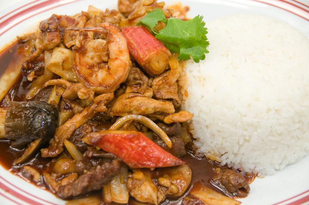 7. Combo Garlic Pepper · Sauteed chicken, beef, pork, and prawns with mushrooms, onion in garlic chili sauce. Spicy.