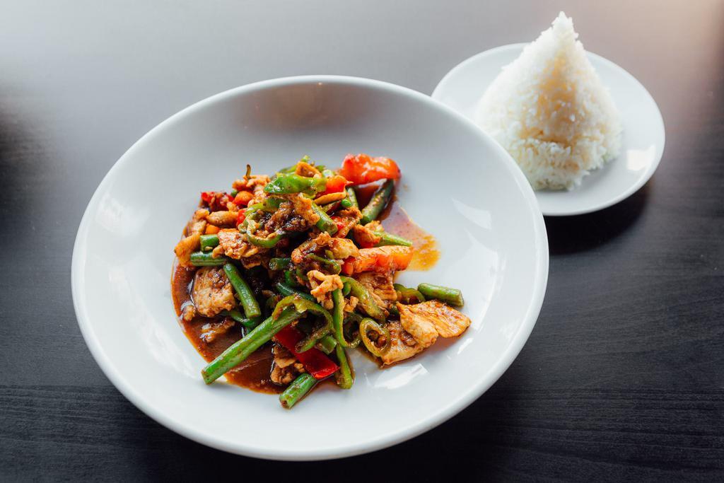 F7. Pad Prik Khing · Sauteed Thai curry paste, bell peppers, lemon leaf and string bean. Authentic Thai spicy.