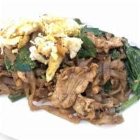 Pad Se-Ew · Fresh rice noodle with egg, Chinese broccoli whit thick soy sauce.