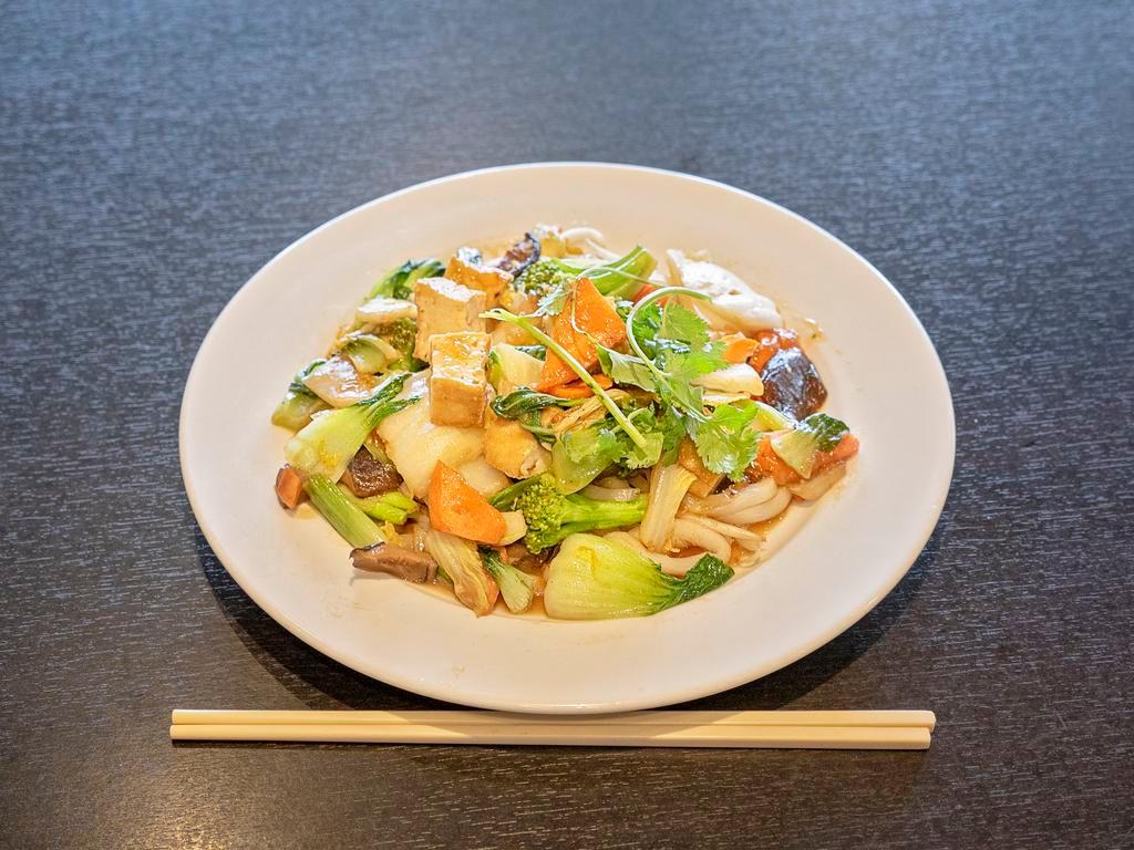 96. Stir Fried Vegetarian Tofu, Mushroom, With White, Or Yellow Noodle · Hủ TiếU Xào Nem Chay