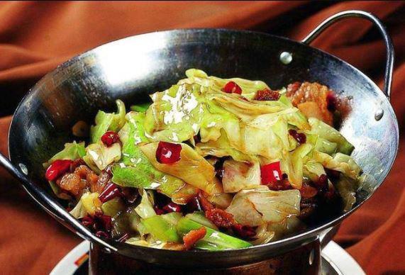 Hand Ripped Cabbage with Pork Belly in Dry Pot 干锅手撕包菜 · Mild.