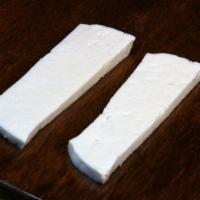 Tajada de Queso · Slice of white cheese.