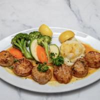 Scallops broiled or fried · Escaloped fritos ou grelhados. Served with choice of rice or potatoes and vegetables. 