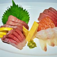 Sashimi Deluxe  · Chef's choice combo sashimi (20 pcs)