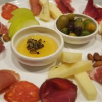 Antipasto Misto  · Selection of Italian cold cuts, cheeses, and olives.
Nice to share 