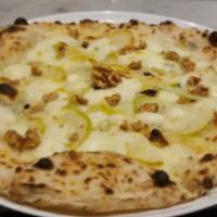 Madison Pizza · Fior di latte, gorgonzola, pears, walnuts.