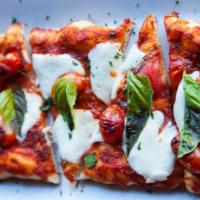 Margarita Pizza · Fresh Mozzarella, Tomato, Basil 