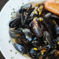 Zuppa Di Mussells  · Served in a white wine sauce or Tomato Basil Sauce (please specify which sauce you prefer)