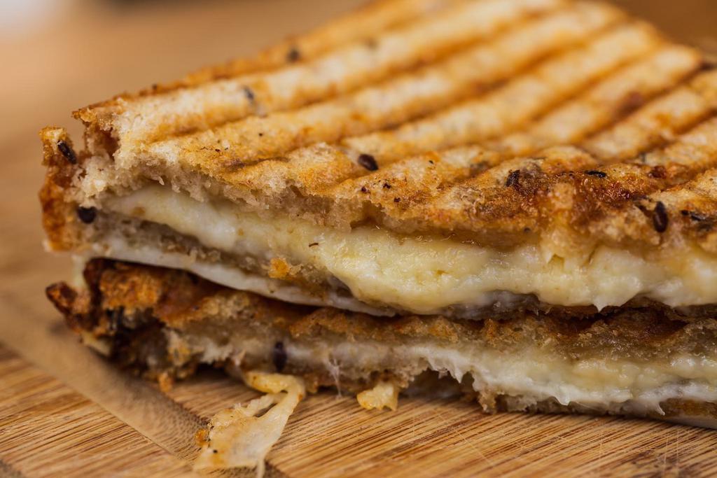 Truffle Grilled Cheese · Provolone Piccante d.o.p, Aged Cheddar, Black Truffle Spread