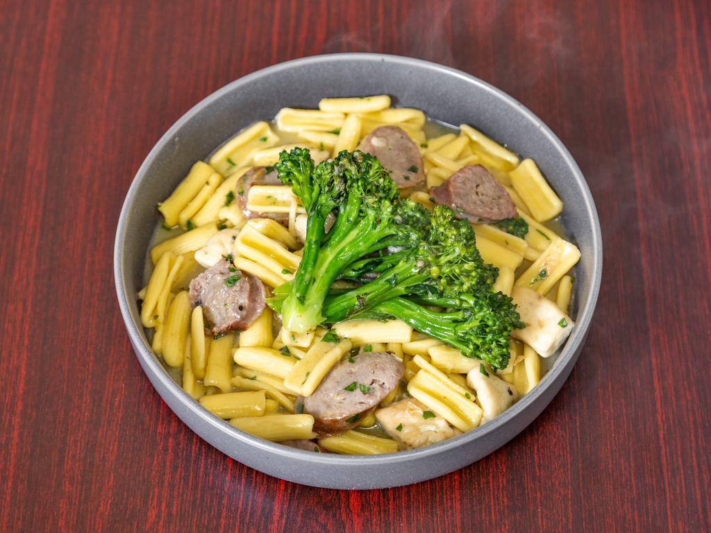 Cavatelli Umbria · Chicken, sausage, broccolini, Pecorino Romano, roasted garlic, olive oil.