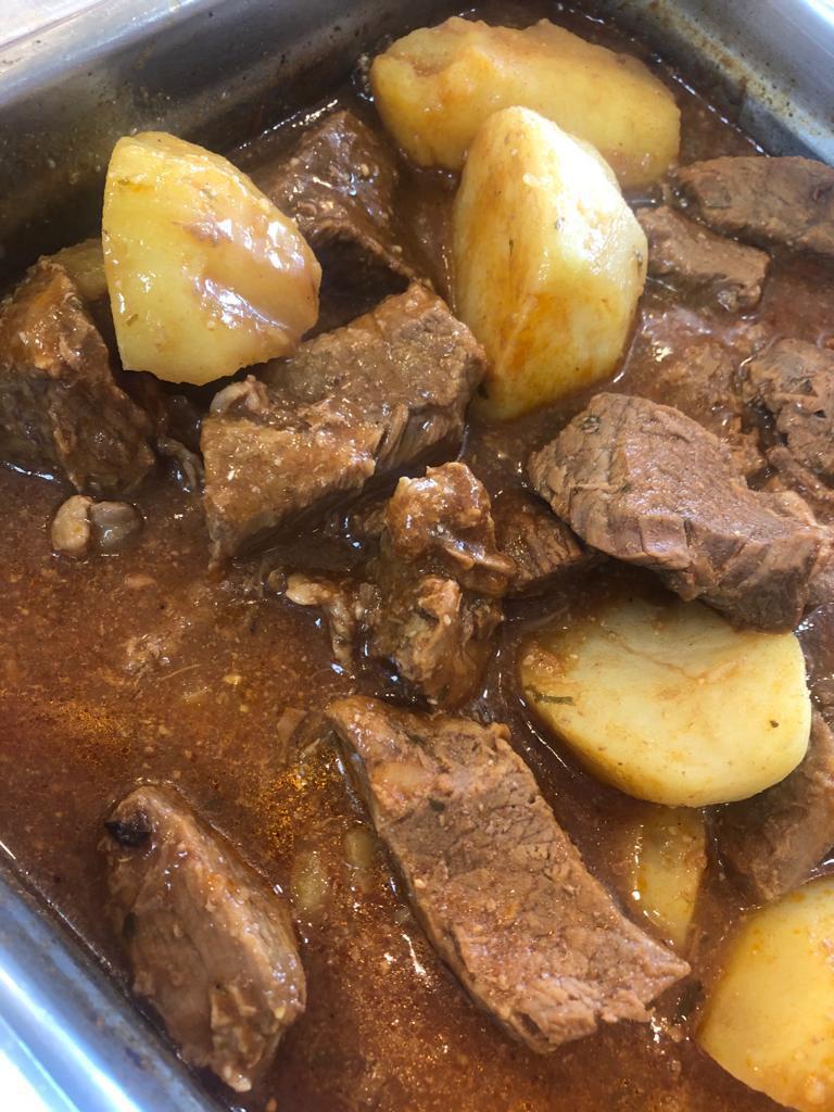 Carne Guisada con Papa · Beef stew with potato.