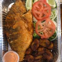 Pescado Frito · Pargo rojo. Fried fish (red snapper).