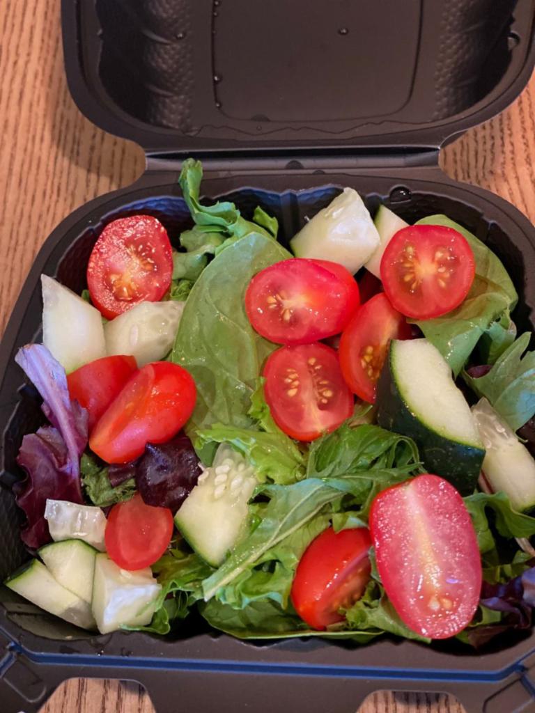 Spring Mix with Tomato and Cucumbers · 6 oz portion