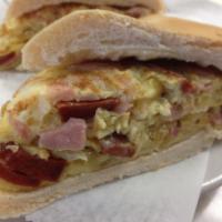 Pan con Tortilla · Omelette sandwich.