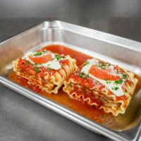 Lasagna Famosa · Made from scratch with ground beef, bechamel sauce, pasta, mozzarella and our signature mari...
