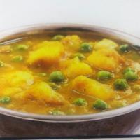 Aloo Mutter · Served with rice .Potatoes and peas cooked in traditional Indian spices 