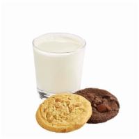 Delicious Duo · 2 classic cookies + water or milk.