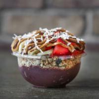 Frutella Bowl · Toppings: granola, banana, strawberries, Nutella, peanut butter and coconut flakes.