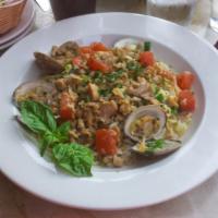 Linguine Alla Vongole · Little neck clams, tomato and white clam sauce.
