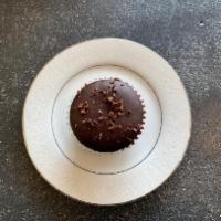 Vegan cupcake · Chocolate cake covered in a chocolate glaze and dusted with chocolate shavings