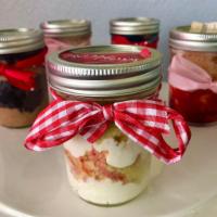 Cake jars · Cake layerd with buttercream, jam or mousse in a jar.
