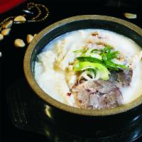 2. Seokeo Sullungtang · U.S. wagyu ox bone soup with mixed meat.