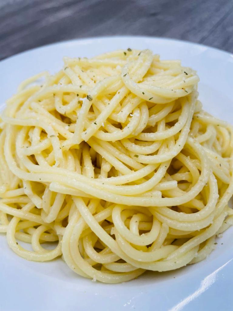 Extra Spaghetti · El Dante spaghetti tossed in garlic oil.